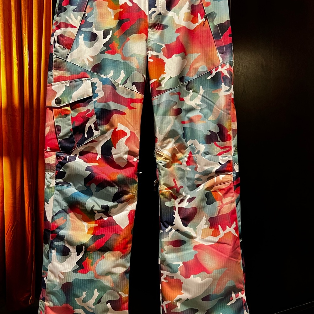 Vibrant Camouflage Women's Ski Pants 🎿 ⛷️
